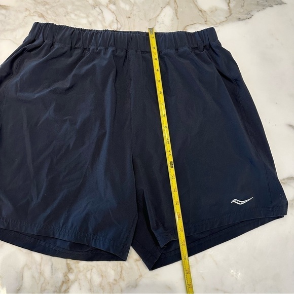 SAUCONY MEN'S OUTPACE 5" SHORT - Picture 7 of 9